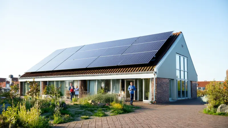 Zonnepanelen Huren Zakelijk: Kosten, Contract en